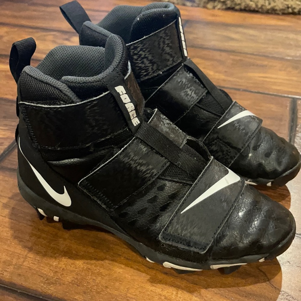 Boys Nike Force Football Cleats size 4.5Y